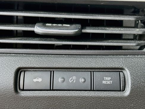 Used 2025 Nissan Altima 2.5 SR FWD image 17