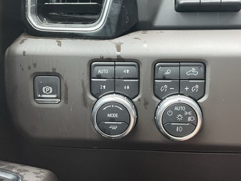 Used 2025 GMC Sierra 2500 Denali w/ Technology Package AWD/4WD image 30