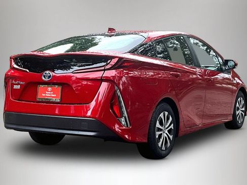 Used 2021 Toyota Prius Prime LE FWD image 5