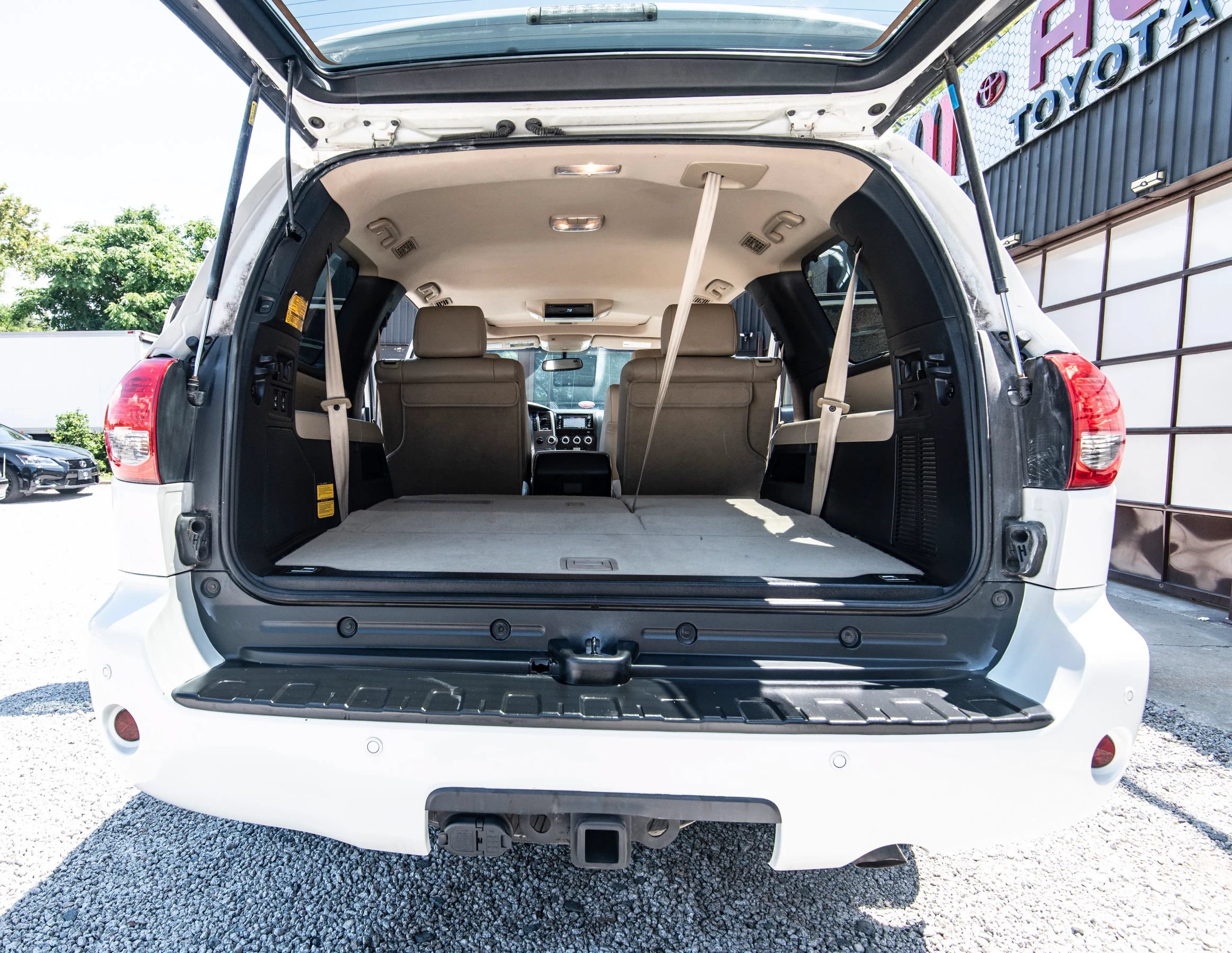 Used 2014 Toyota Sequoia Platinum AWD/4WD image 40