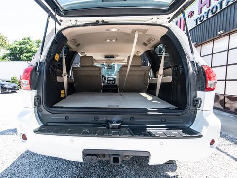 Used 2014 Toyota Sequoia Platinum AWD/4WD image 40