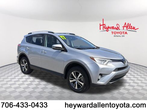 Used 2017 Toyota RAV4 XLE FWD image 1