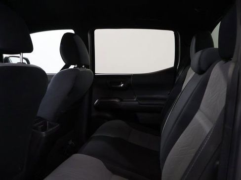 Used 2022 Toyota Tacoma TRD Off-Road image 33