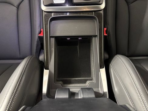 Used 2025 Audi Q8 Prestige AWD/4WD image 25