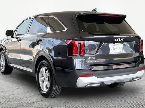 Used 2025 Kia Sorento LX FWD image 4