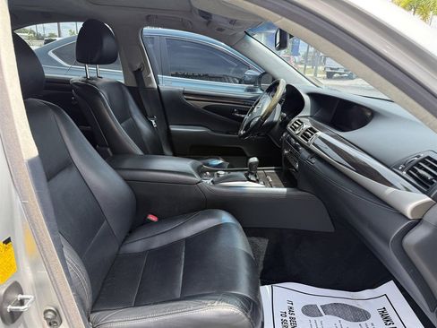Used 2013 Lexus LS 460 AWD w/ Comfort Pkg image 11