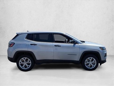 Used 2024 Jeep Compass Sport image 4