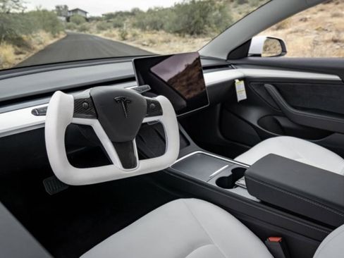 Used 2021 Tesla Model 3 Standard Range Plus image 4