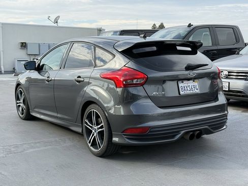 Used 2017 Ford Focus ST image 2