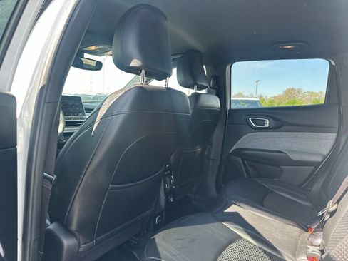 Used 2024 Jeep Compass Latitude image 17