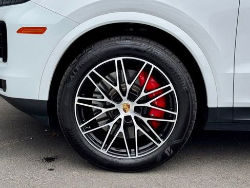 Certified 2024 Porsche Cayenne S AWD/4WD image 11