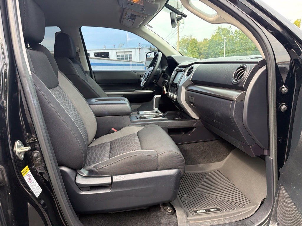 Used 2017 Toyota Tundra SR5 w/ SR5 Upgrade Package AWD/4WD image 24