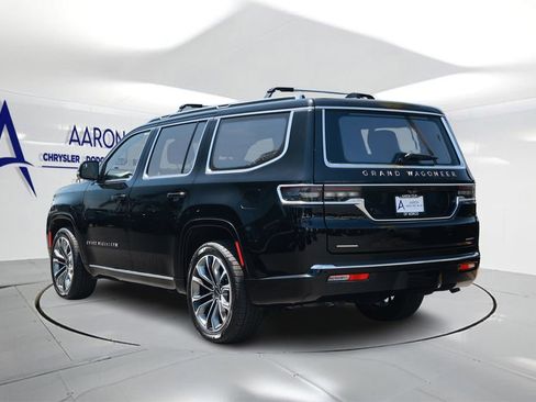 Used 2022 Jeep Grand Wagoneer Series III AWD/4WD image 2