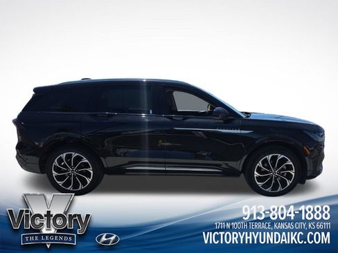 Used 2024 Lincoln Nautilus Reserve AWD/4WD image 6