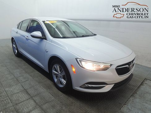 Used 2018 Buick Regal Preferred image 1
