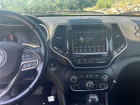 Used 2021 Jeep Cherokee Limited image 24