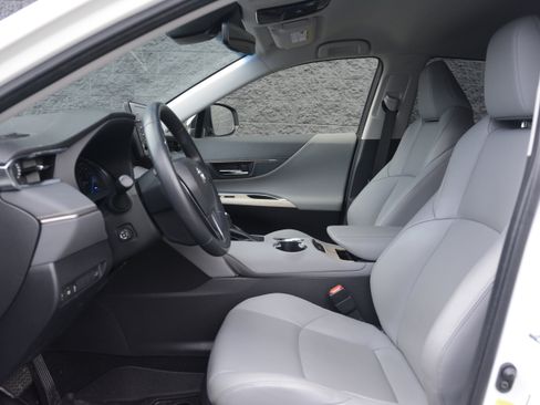 Used 2022 Toyota Venza XLE AWD/4WD image 15