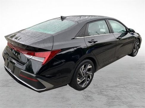 Certified 2025 Hyundai Elantra SEL w/ Cargo Package FWD image 3