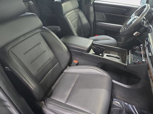 Used 2025 Hyundai Santa Fe Calligraphy AWD/4WD image 10