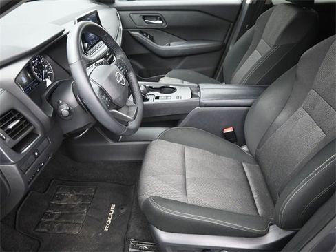 Used 2025 Nissan Rogue SV image 7