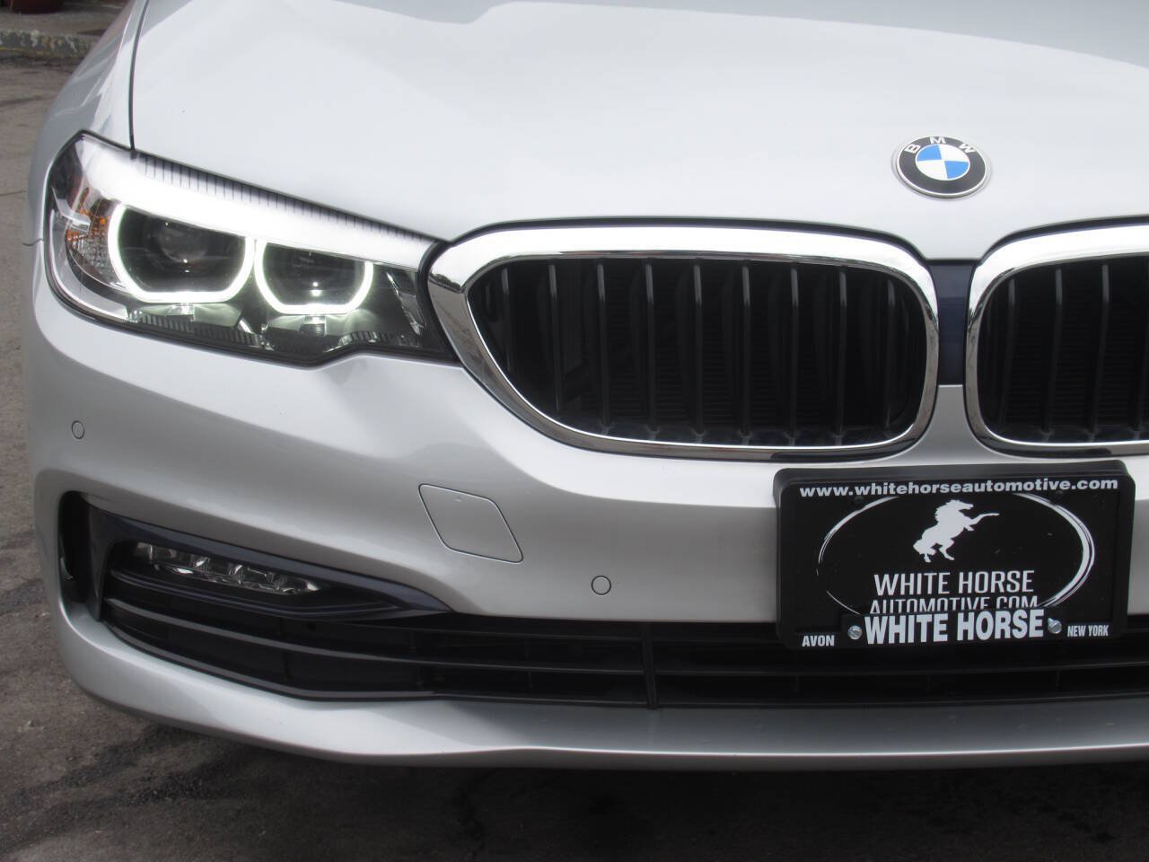 Used 2018 BMW 530i xDrive w/ Premium Package AWD/4WD image 3