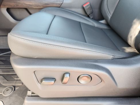 New 2026 GMC Sierra 1500 SLT image 19