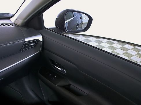 Used 2025 Nissan Kicks SV w/ Charging Package image 18