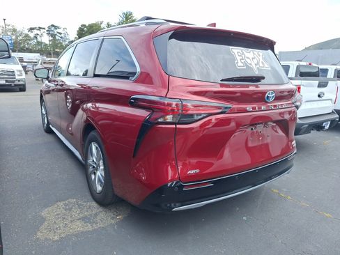 Used 2021 Toyota Sienna Limited AWD/4WD image 4