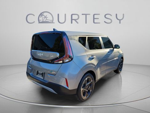 Certified 2024 Kia Soul EX FWD image 3