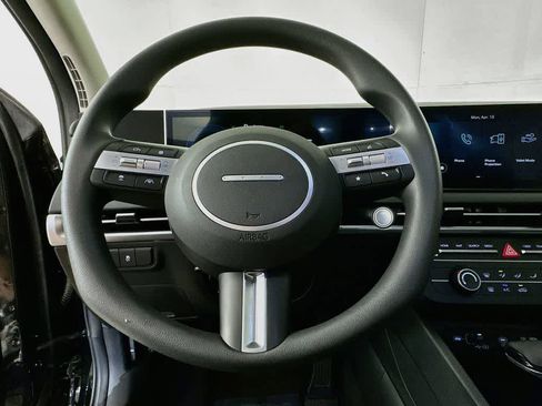 Used 2025 Hyundai Tucson SE image 15