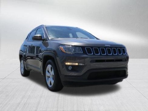 Used 2020 Jeep Compass Latitude FWD image 9