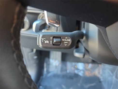 Certified 2024 Porsche Macan image 37