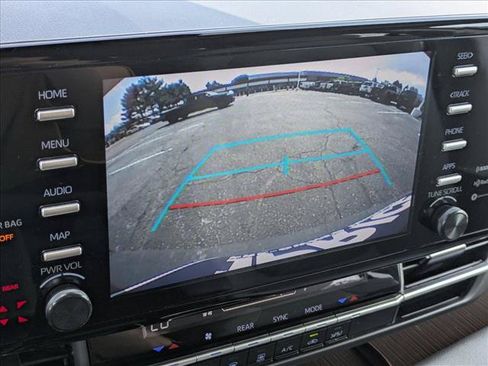 Used 2024 Toyota Sienna LE FWD image 14