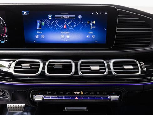 Used 2025 Mercedes-Benz GLS 580 4MATIC image 17