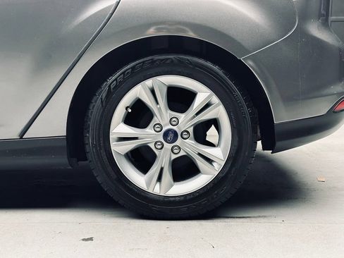 Used 2014 Ford Focus SE w/ SE Winter Package FWD image 39