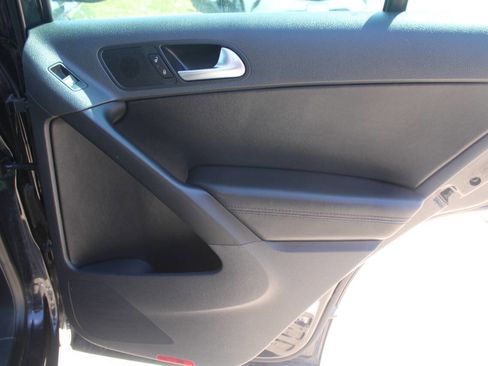 Used 2010 Volkswagen Tiguan SE image 5
