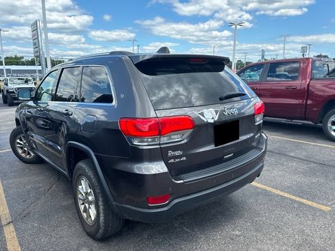 Used 2018 Jeep Grand Cherokee Laredo AWD/4WD image 3