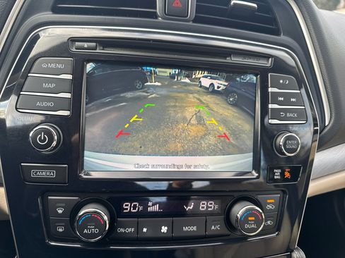 Used 2018 Nissan Maxima 3.5 SL image 32