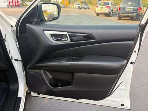 Used 2018 Nissan Pathfinder 4WD image 29