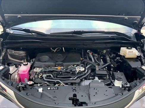 Used 2024 Toyota Sienna XLE FWD image 9