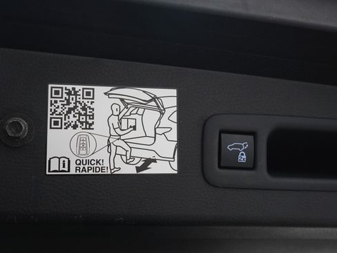 Used 2021 Toyota Sienna XLE w/ XLE Plus Package image 11