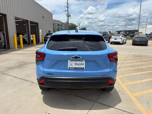 Used 2024 Chevrolet Trax RS w/ Sunroof Package FWD image 7
