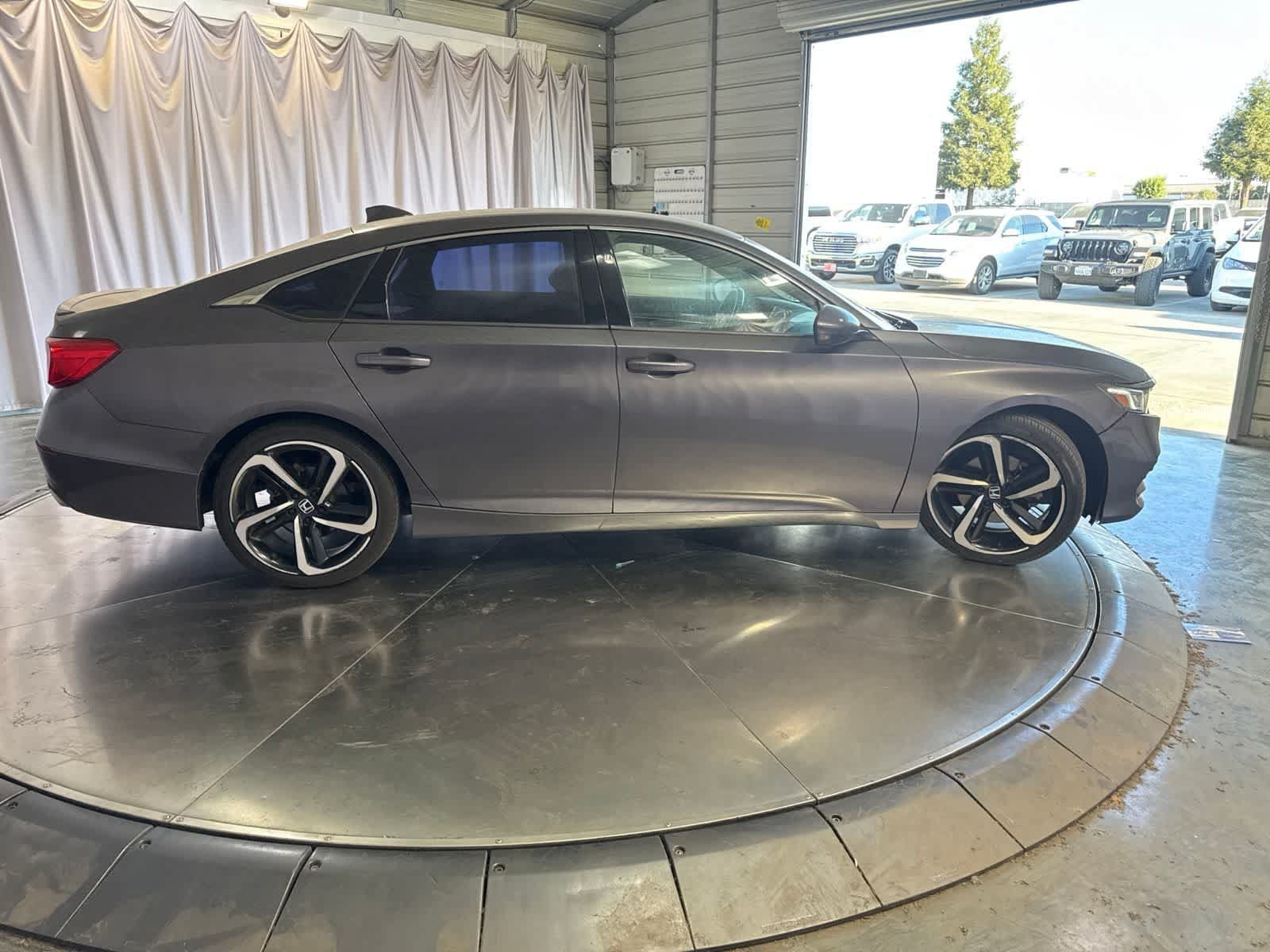 Used 2018 Honda Accord Sport image 3