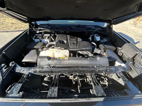 Used 2022 Toyota Tundra SR5 w/ SR5 Convenience Package image 33