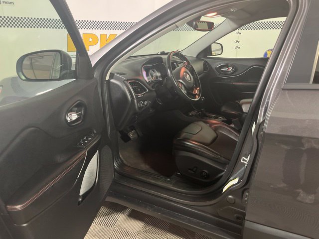 Used 2019 Jeep Cherokee Trailhawk w/ Comfort/Convenience Group AWD/4WD image 10