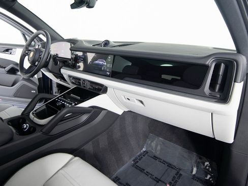 New 2026 Porsche Cayenne image 26