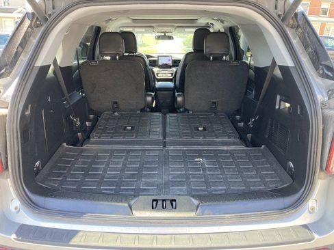 Used 2023 Ford Explorer XLT w/ Equipment Group 202A AWD/4WD image 16