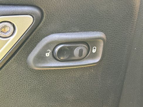 Used 2016 Jeep Wrangler Unlimited Rubicon w/ Connectivity Group image 17