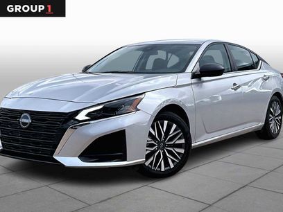 Used 2024 Nissan Altima 2.5 SV