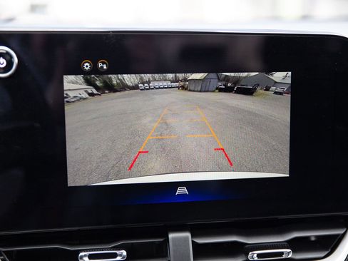 Used 2025 Chevrolet Equinox LT AWD/4WD image 17